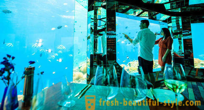 Luksusa zemūdens restorāns Maldīvu salās