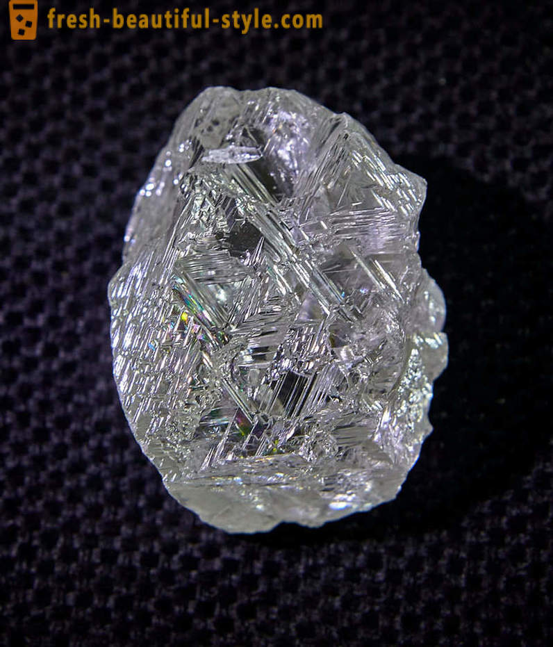 Jo Jakutijā ir atklājuši unikālu dimanta sver gandrīz 200 karātu