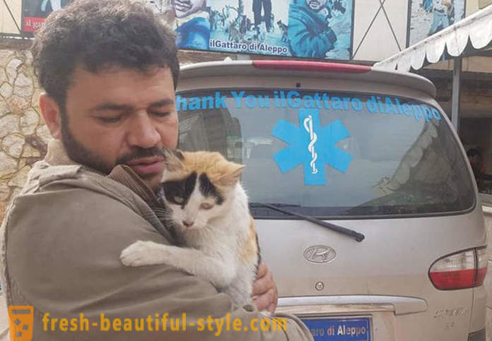 Vīrietis palika kara plosītajā Alepo rūpēties par pamestiem dzīvniekiem