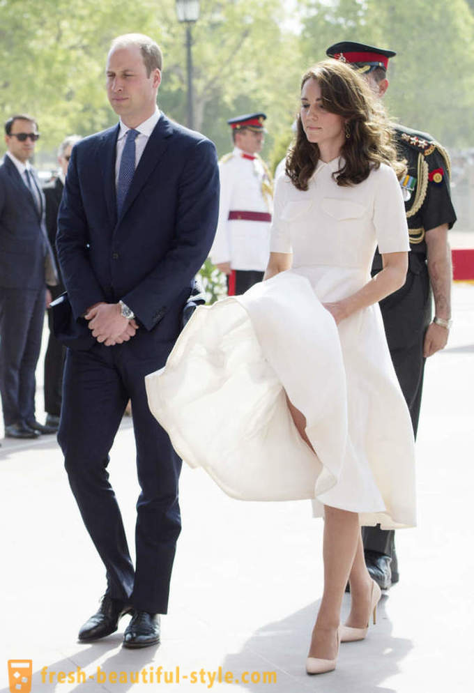 Kad nevainojama stila Kate Middleton lauza karalisko ģērbšanās