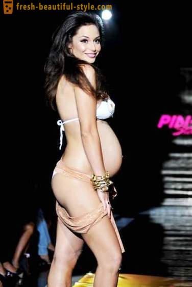 Defilē interesantā stāvoklī: Irina Shayk un citas grūtnieces modeli, kurš droši ņēma uz pjedestāla