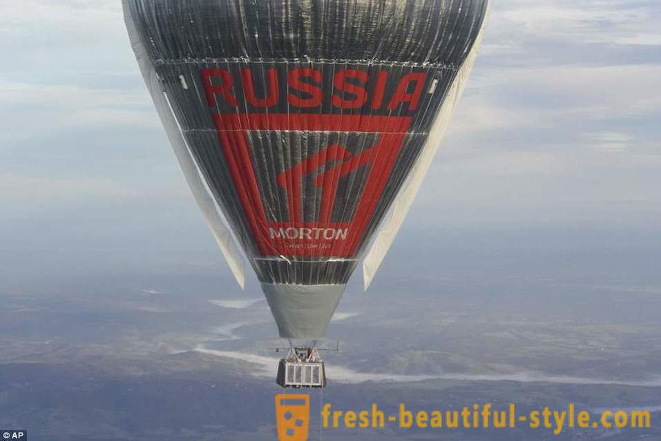 Krievu priesteris Fedor Konyukhov uzstādīt pasaules rekordu pasaules tūres balona