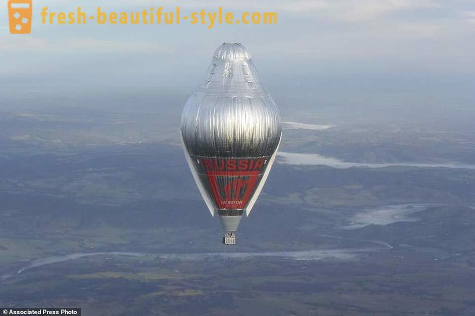Krievu priesteris Fedor Konyukhov uzstādīt pasaules rekordu pasaules tūres balona