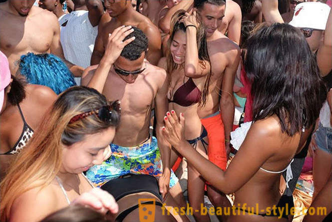 Kā amerikāņu studenti pavada savas brīvdienas Maiami