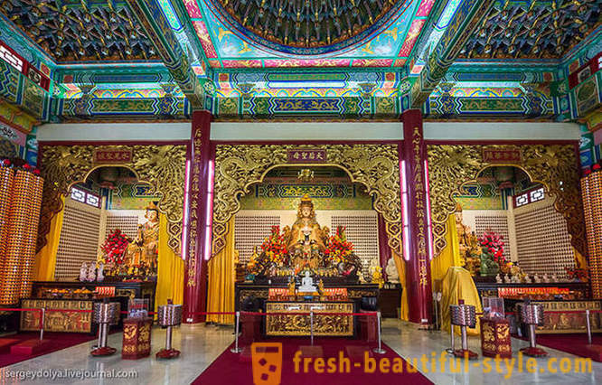 Ekskursija uz indiešu un ķīniešu tempļi Kuala Lumpur