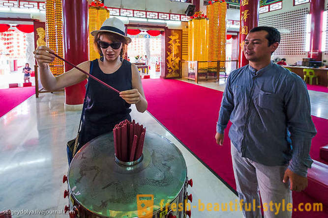 Ekskursija uz indiešu un ķīniešu tempļi Kuala Lumpur