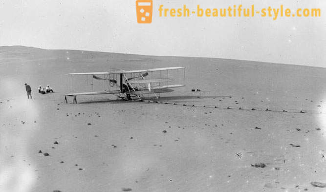 Pirmais pilotējams lidojums ar lidmašīnu