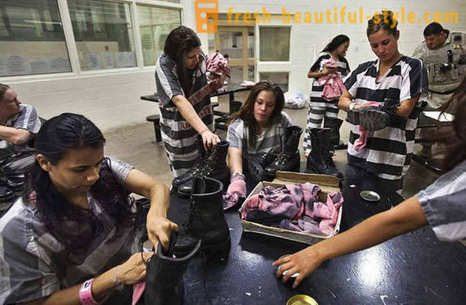 Darba dienās sieviešu ieslodzītajiem ASV cietumā
