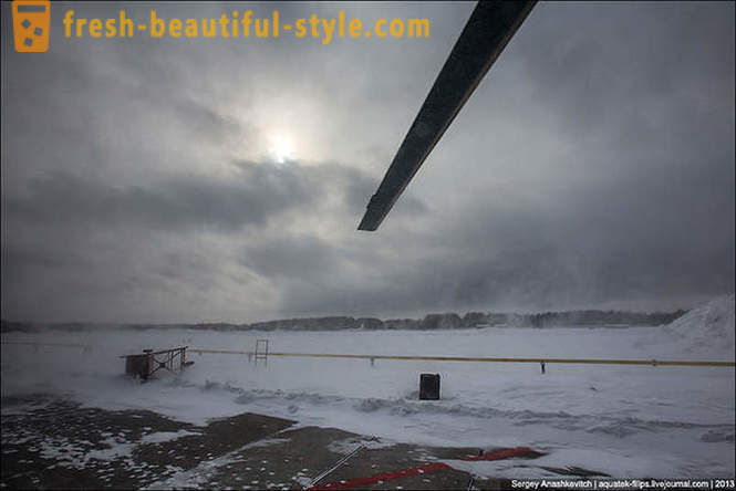 Lidošana ar helikopteru Mi-8 sniega Surgutas