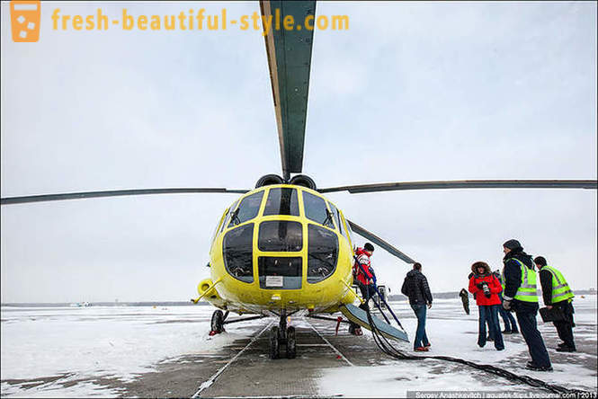 Lidošana ar helikopteru Mi-8 sniega Surgutas