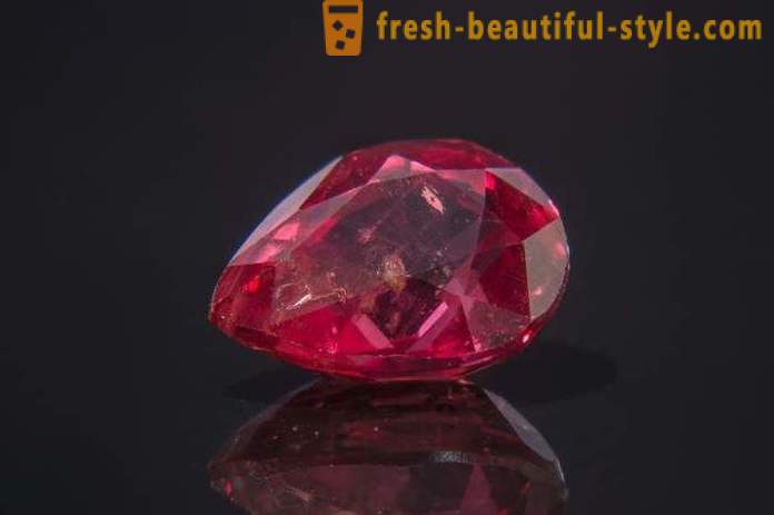 Dārgākā pasaulē akmeņiem: sarkanā dimants, rubīns, smaragds. Visretākie dārgakmeņi pasaulē