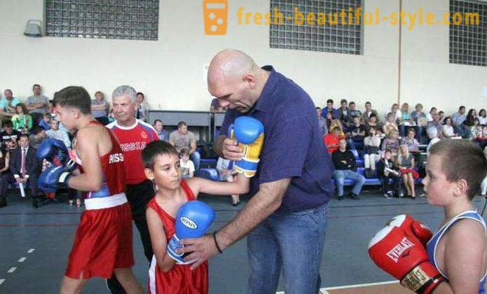 Krievu bokseris Nikolajs Valujevs: augums un svars, ģimenes, bērni