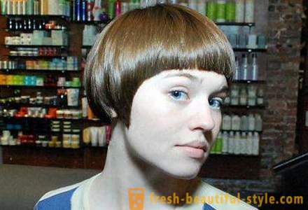 Matu griezums īsiem matiem ar īsu Bangs. Populārs sieviešu matu griezumi