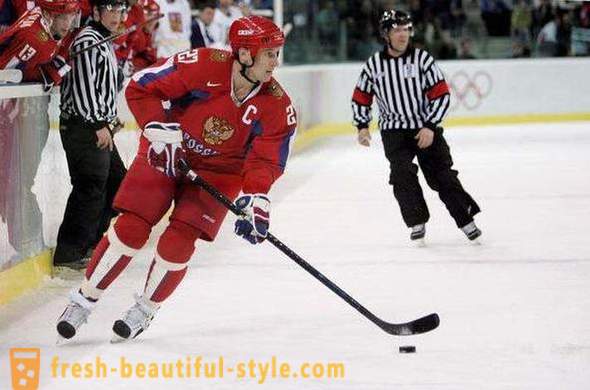 Krievijas hokejists Aleksejs Kovaļovs: biogrāfija un karjera sportā