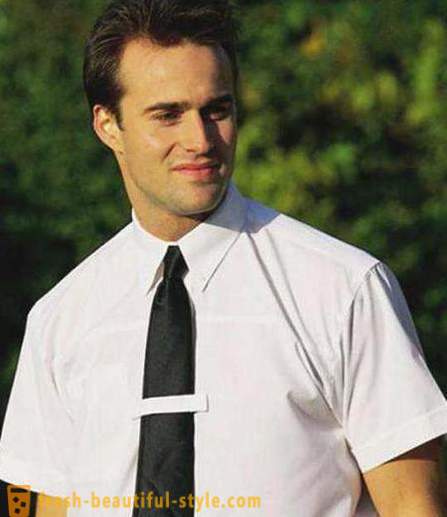 Tie īsām piedurknēm krekls uz jautājumu. Valkā kaklasaite apvalkā īsām piedurknēm (foto). Vai es varu valkāt kaklasaiti ar kreklu ar īsām piedurknēm uz etiķete?