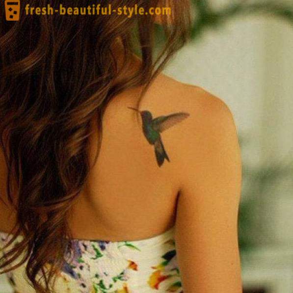 Kolibri tetovējums - simbols vitalitāti un enerģiju