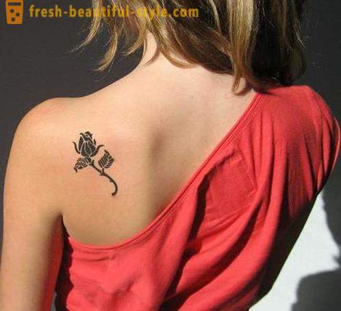Skaista sieviete tetovējums - tas karbonāde un kur ir attēls