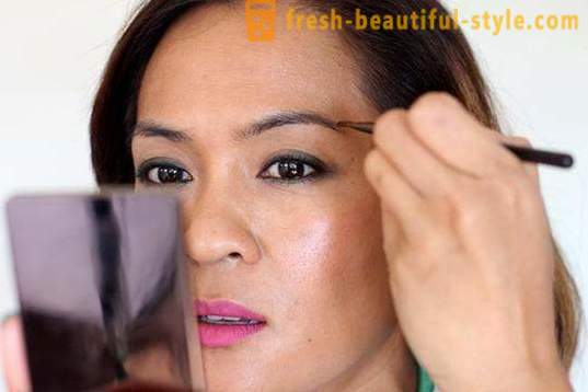 Līdzekļi, lai izveidotu perfektu make-up: acu ēnu uzacis